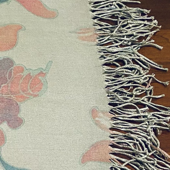 🌟HP🌟NWOT Cotton Khaki Floral Fringed Wrap - Picture 7 of 8